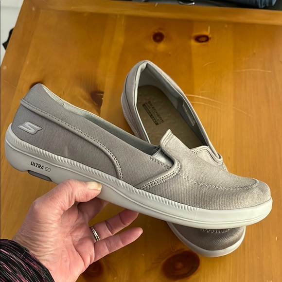 Skechers Gray Slip-On Shoes - Picture 2 of 6